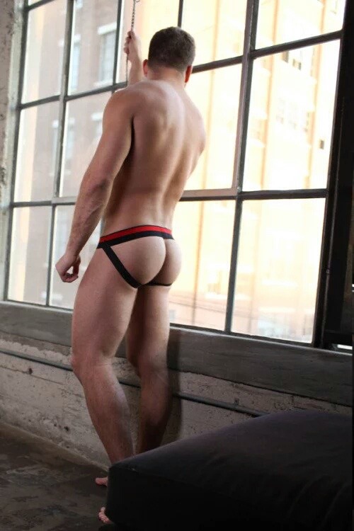 AlanPalmSprings Likes His Men!
