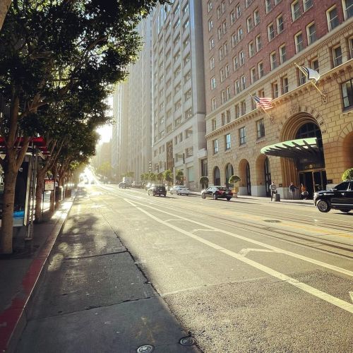 Ethereal light March 25, 2022 #financialdistrict #fidi #sanfrancisco #sf #howsfseessf #alwayssf #san