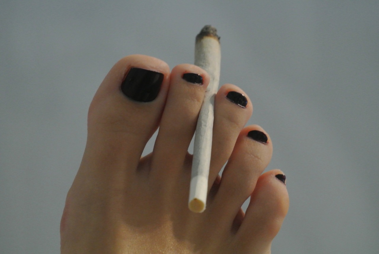 malicaanders:  my toes are smoking hot! ;)