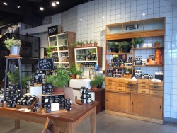 oh-eggs-eggs:  So the new Lush store on Oxford