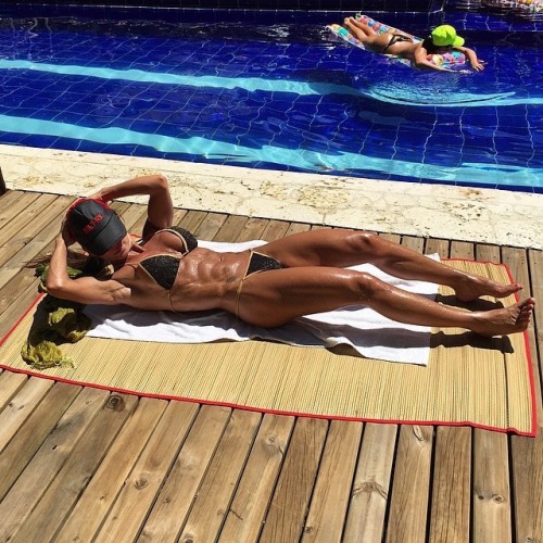 bikinisandmuscle:  More at BikinisAndMuscle.tumblr.com. 