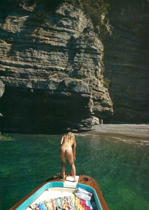 http://activegirls.tumblr.com/post/107088010588