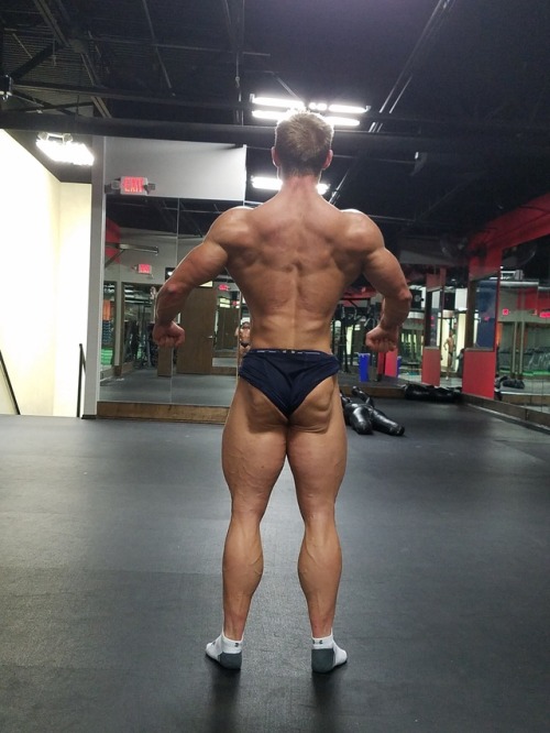 cwright-1:  Little bit of posing practice tonight at just over 5 weeks out. 194 lbs.