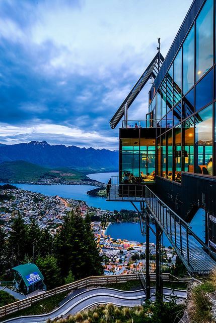 View from the Skyline Restaurant, Queenstown / New Zealand (by tehhanlin).