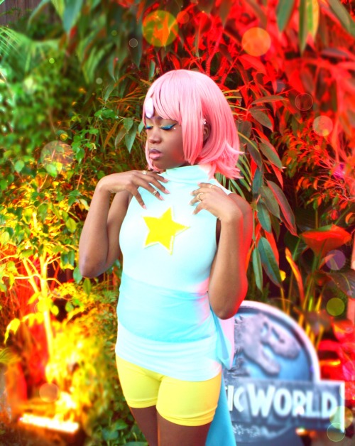 pixelghosts:  Here are the only Pearl pics I took of myself at NYCC. I definitely need to improve this cosplay because it was honestly a mess and I hated it but I had a lot of fun running around as here and got to meet a ton of great people! ♡