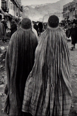 endilletante: Marc Riboud, Vers l’orient : Iran, Afghanistan, Pakistan. 1955-1956. Editions Xavier Barral, Paris, 2012. Kabul, Afghanistan, 1955.