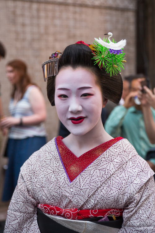 I believe this young lady is maiko Tomitae. I simply love her outfit! The purple touch echoing her k