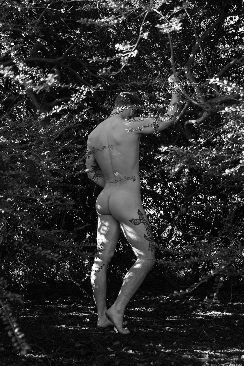 ohthentic:  aguywithoutboxers:  December 4, 2014   Hiding Nude Naked shade  ohthentic