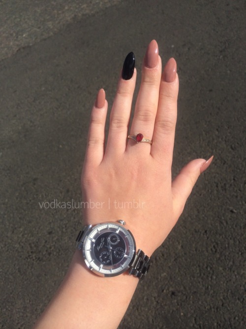 vodkaslumber:  Nothing matches and I love it 💅