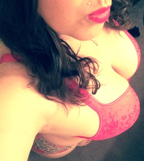 divathickness:  Today is a booty shorts day 💋 Enjoy my sexies.. Muah 💋