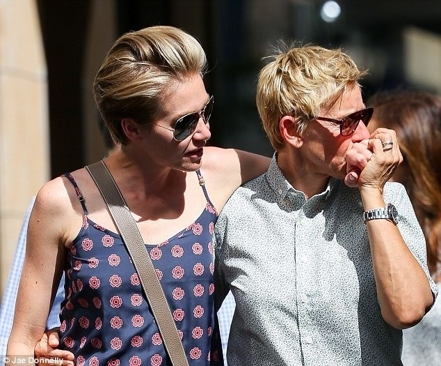 jothehappycamper:  When Ellen kisses Portia’s hand.