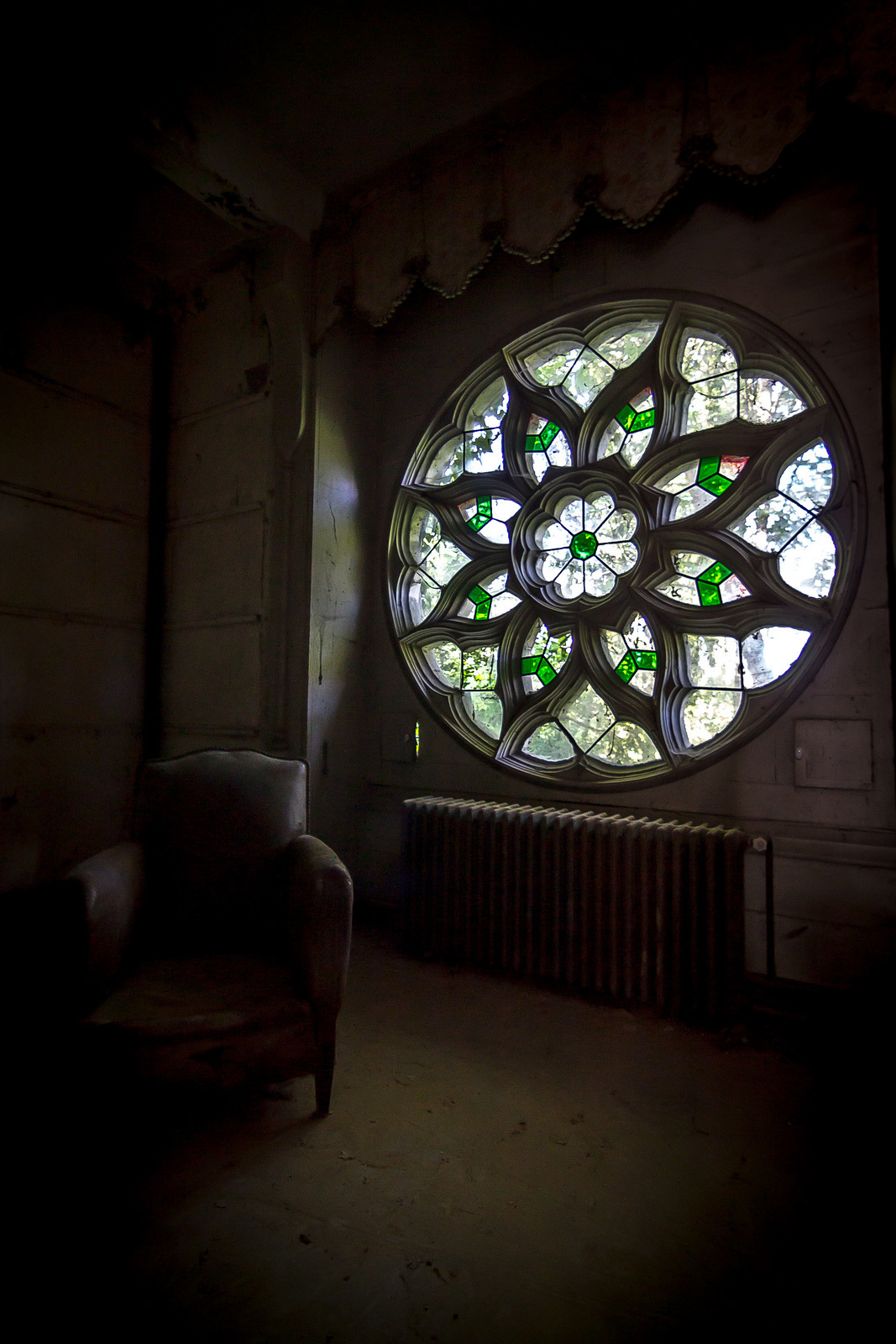 abandoned-playgrounds:  Chateau Clochard - The interior of this grand chateau actually