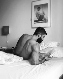 Beardburnme:  “Ερωτας Ή Τιποτα  #Lazysunday #Sundaymorning #Reading