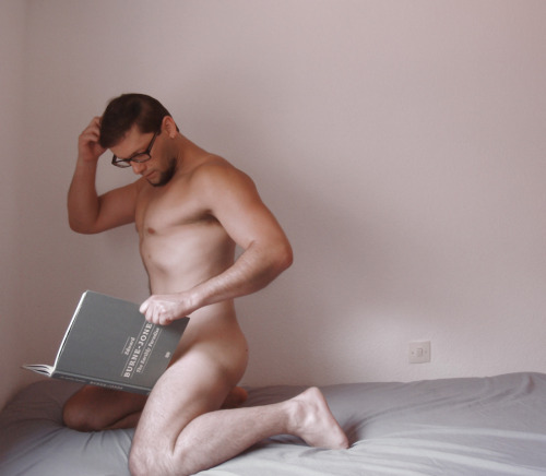 thatonecubjon:  this strange urge to read has suddenly come to me