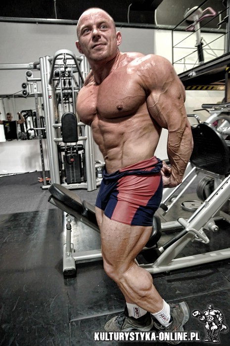 hoteasterneuropeanguys:  Mariusz Strzelinski from PolandBodybuilder