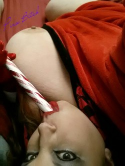 pixie-bitch75:  Mmmmm… wanna lick my peppermint stick, after I fuck my pussy with it! 💜kisses,pixie💜 