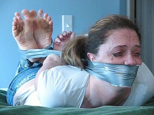 diaryofasexcrazedbbw:  OMG! She looks to be in such misery.  I love it! 