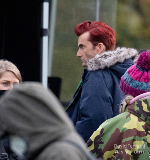 fuckyeahgoodomens: The woman sitting with David is Miranda Richardson who played Madame Tracy in S1.