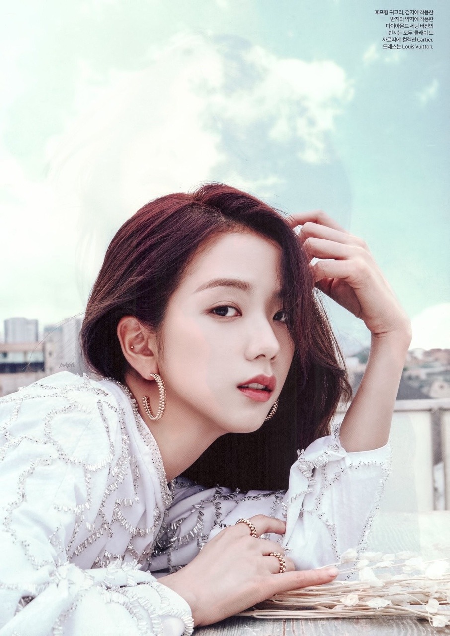 Kim Jisoo — [Scan] Jisoo for Harpers bazaar