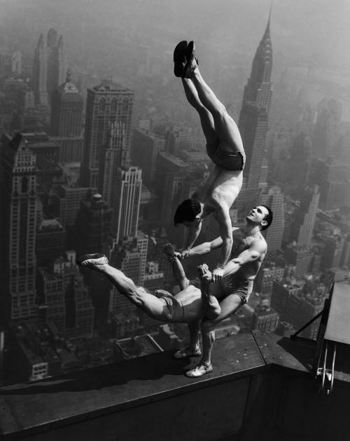 Acrobats Balance On Top Of The Empire State Building, 1934 [1271x1600] Check this blog!