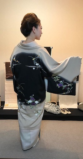 Unusual coloring for this sleek haori (seen on). Bicolor items are most often dyed in left/right dia