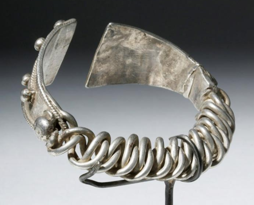 archaicwonder:Byzantine Gilt Silver Bracelet, 9th - Early 13th Century ADAn incredible bracelet made