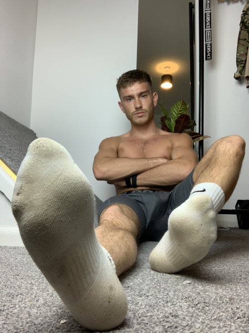 sniffingyoursocks:  doublelinebrian:  Rub your face on that dirty sock queer boy …..   I would love to, Sir!