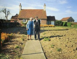 rabbittongue:  johnxmangano:  thinkofmewhenuforgetyourseatbelt:  This elderly couple took a photo in their small garden outside their house for every season of the year, come rain, snow or shine. They stood in the same spot for every season and showed