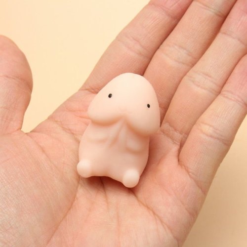 rar3kain: naranja-style:  Mochi Dingding Squishy toys  Get more cute toys here at Newchic!    Flash Deal up to 60% off!   Discount code:spring15off    i wanna get one and use it to pack lol 