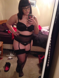 killerkurves:  betttiebangsandpolkadots:cute lingerie messy room 💖