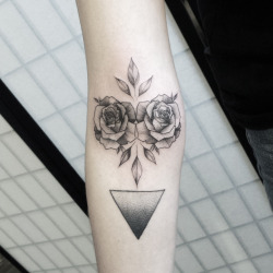 dotwork-tattoo:  by Zszywka 