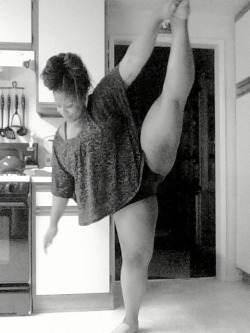 Not-Here-For-It:  Ladyknucklesinshape:  Blackyogis:  Extended Standing Leg Stretch