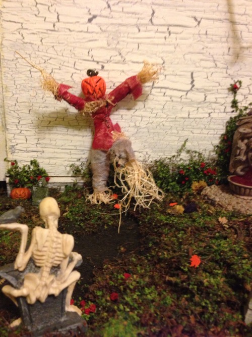 With the help of the gravekeeper, Scarecrow Jack has recovered his straw and clothing. We imagine hi