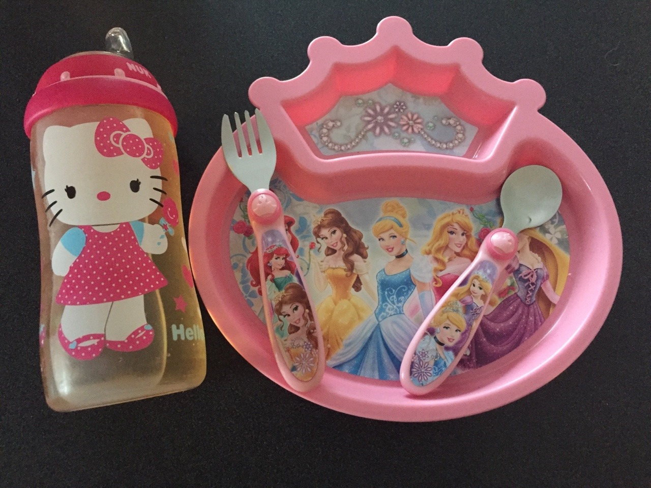 daddysbabygirly:lunch time for this lil girl consisted of strawberries, (lots of)