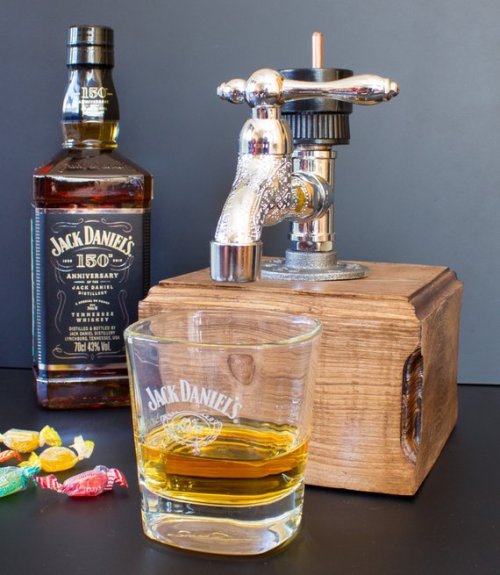 Whiskey Wood Dispenser //CoolVintageLoft