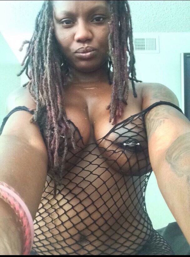 Sexy pretty thick lady sexy pretty pussy.  :)