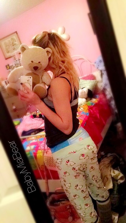 diapers-women: babymiabear:Please excuse this little girls messy room…  She needs to be spanked so s