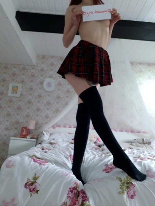 girls-kneesocks: thank you ^^ sonicokitten.tumblr.com/ you can submit here girls-knees
