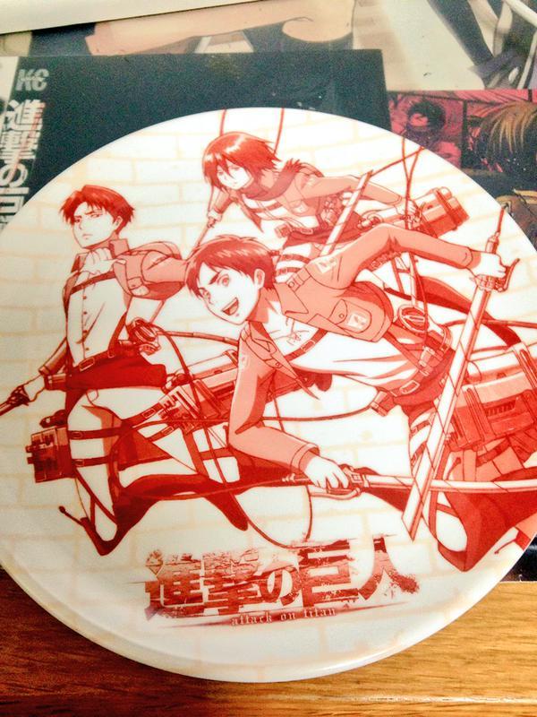 Plate with a Eren, Mikasa, and Levi design from the “Friends of Seven” collaboration!I