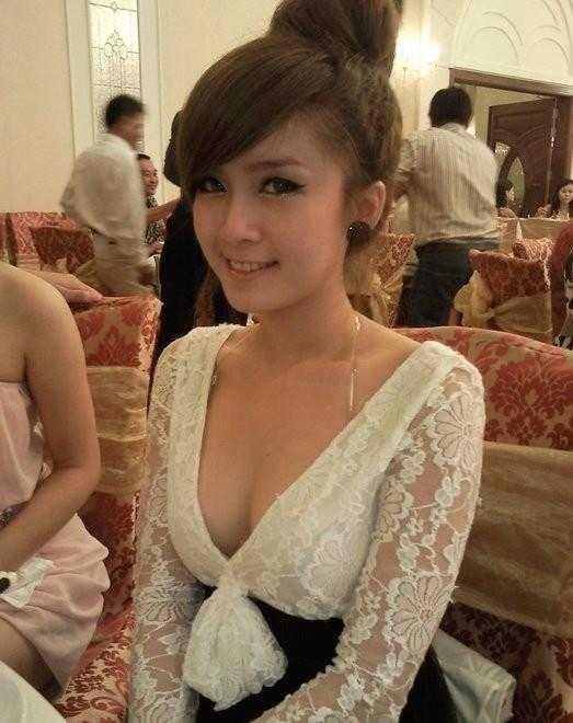 hot Girls Over The Net