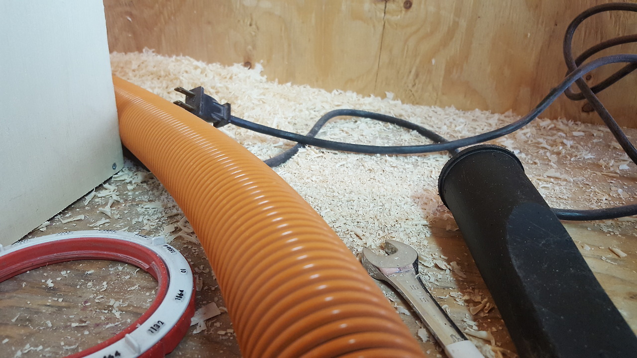 nefariouskinks: My shop is a mess right now… granted it could be worse. Parts and