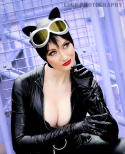 xxgeekpr0nxx:  Purr.. Dayna Baby Lou makes quite a calculating New 52 Catwoman. 