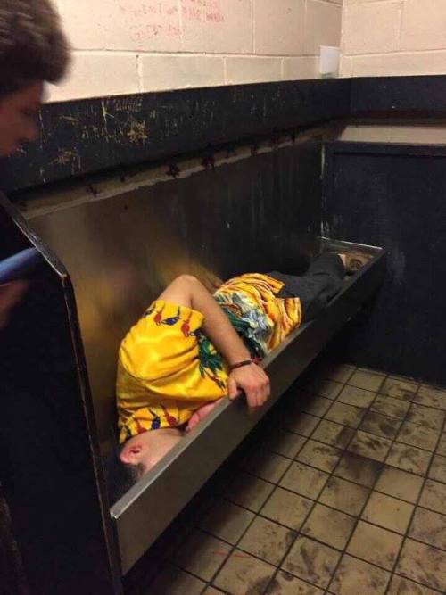 londonpigdaddy: True Faggots Know Their Place!