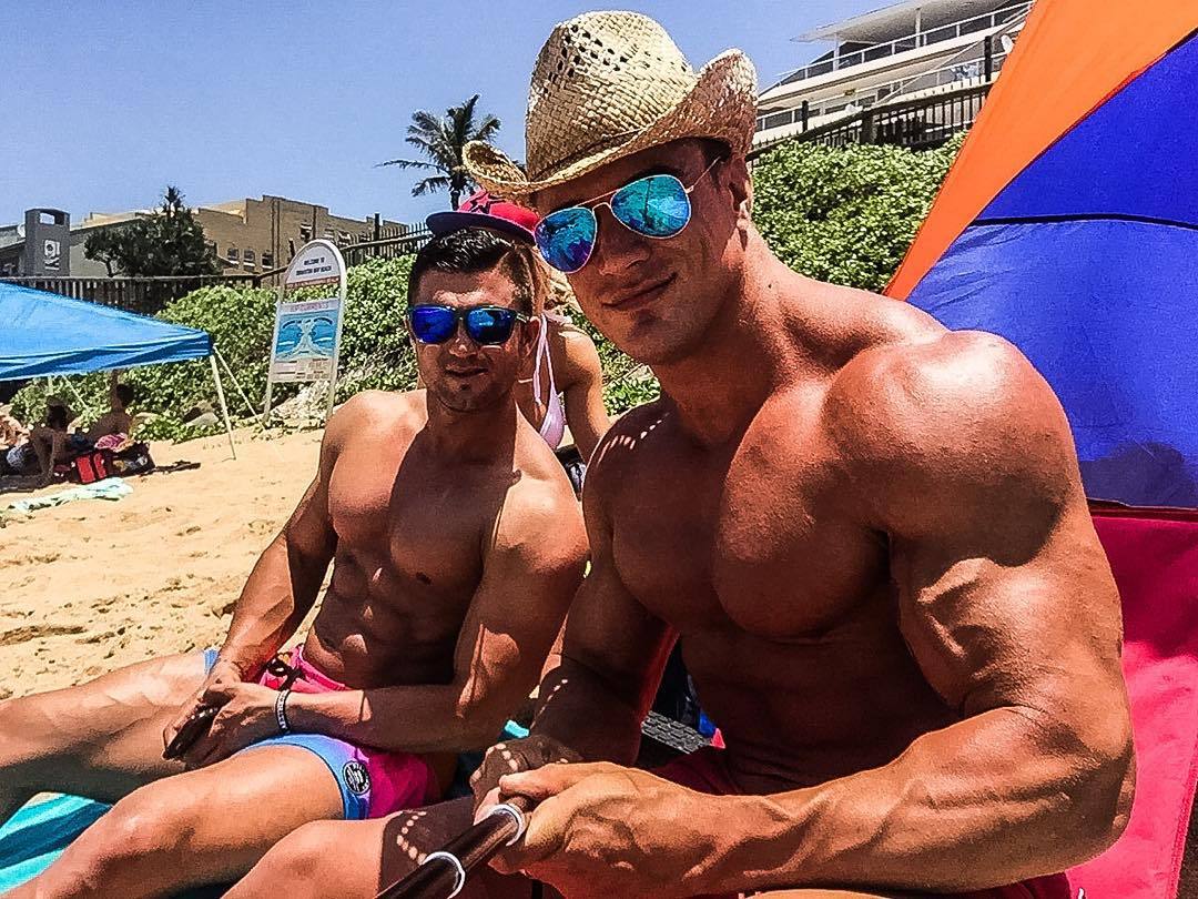 andthenyoucamealong:  Chilling with my good friend @marcoaraujowbffpro . Life is