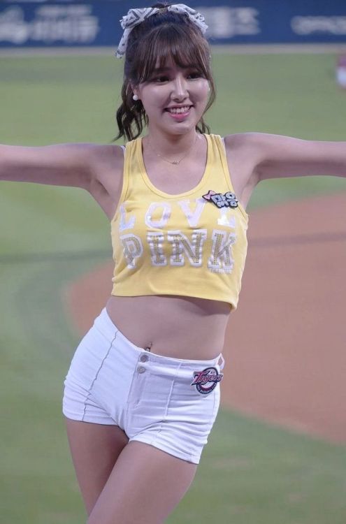 korean-cheerleaders: 김맑음 Kim Sunny. See Korean Cheerleaders @ instagram.com/korean_bj_legend/channel