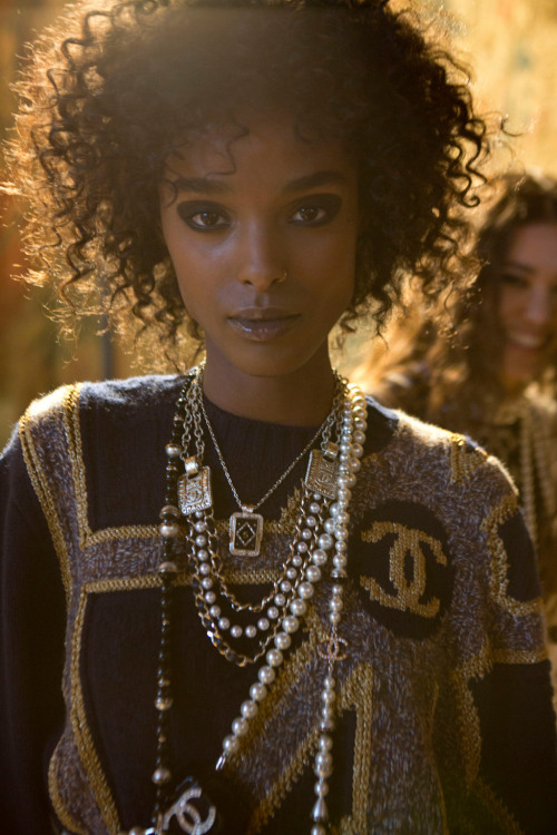 a-state-of-bliss:Malika Louback backstage Chanel Metiers D’Art 2021