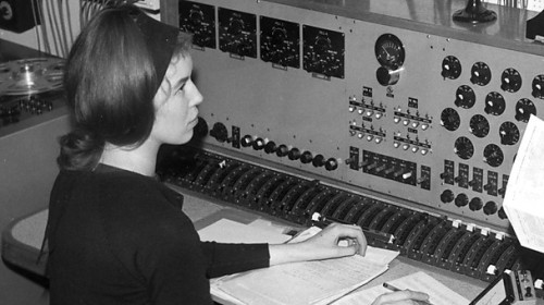 magictransistor:  Delia Derbyshire. BBC Radiophonic Workshop. Circa 1960s  “love without sound”