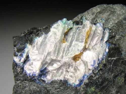  Leiteite (white), Stranskiite (blue) and Warikahnite (orange)