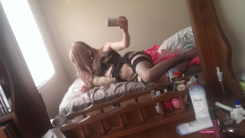 sissyjessystuff: Here’s a couple mostly sfw pics of me. Idk if anyone still lurks here but thi