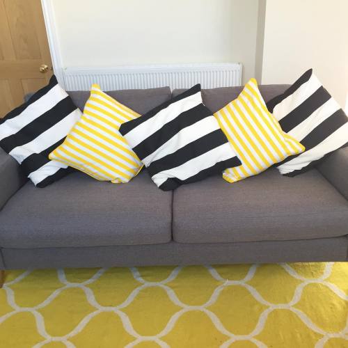 Yeah, uh huh, you know what it is, black and yellow, black and yellow! #cushions #yellow #black #str